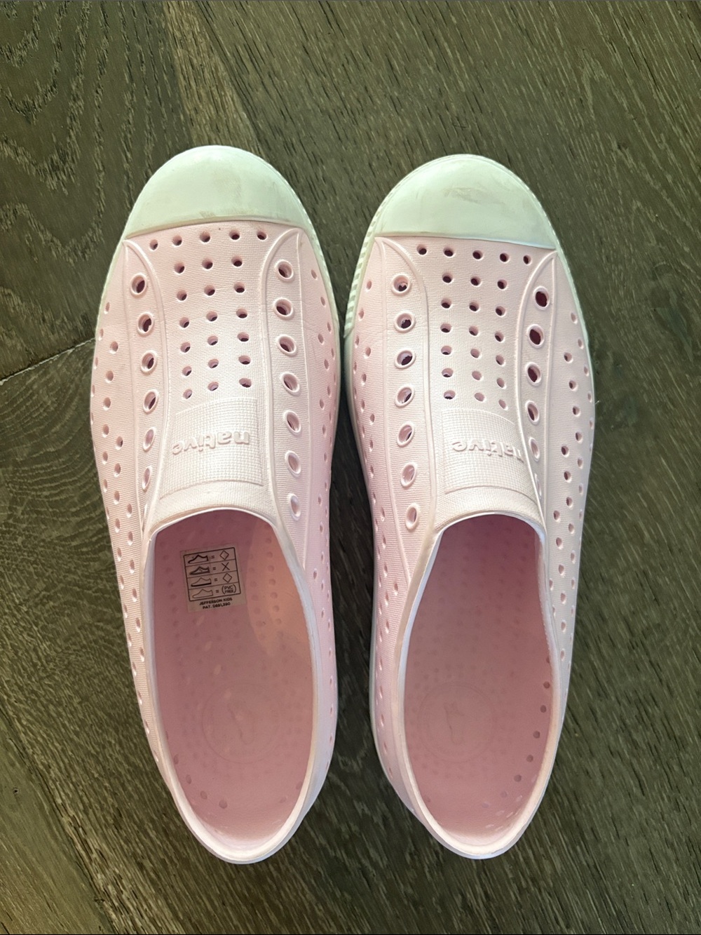 Native light Pink Slip-On with White Toe Cap big girls j 5